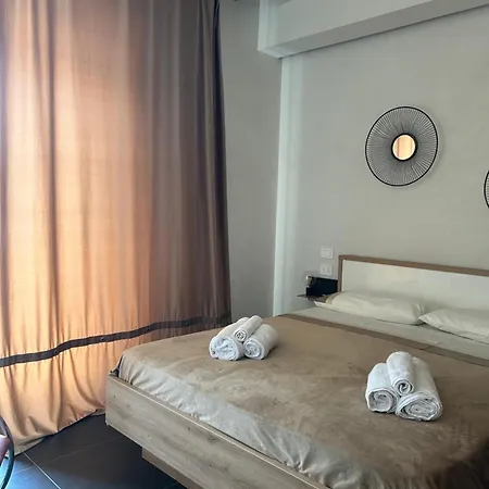 Giù Per La Costa - Siracusa