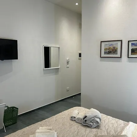 Giu Per La Costa - Siracusa